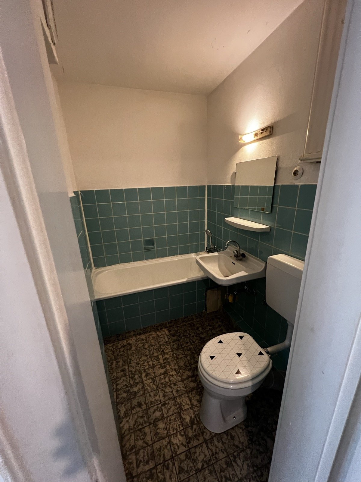 Badezimmer vor der Modernisierung